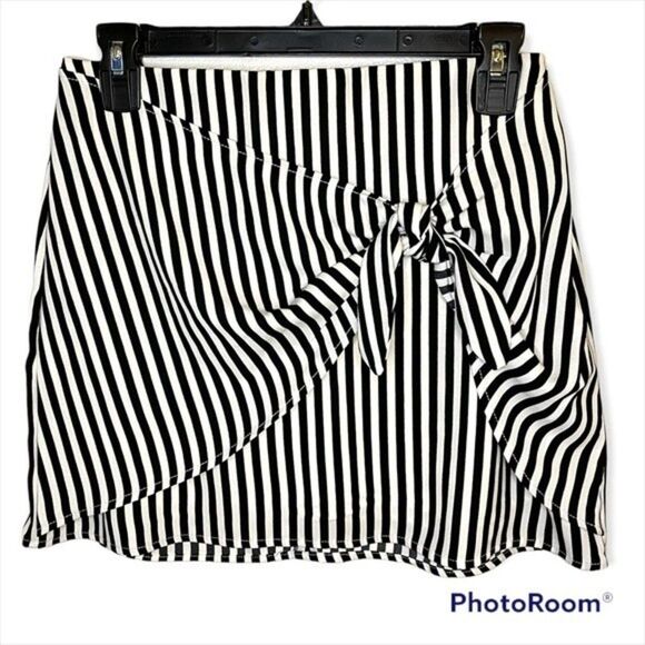 Living Doll Black & Cream Striped Tie Front Mini Skirt Size Small NWT - Picture 1 of 6